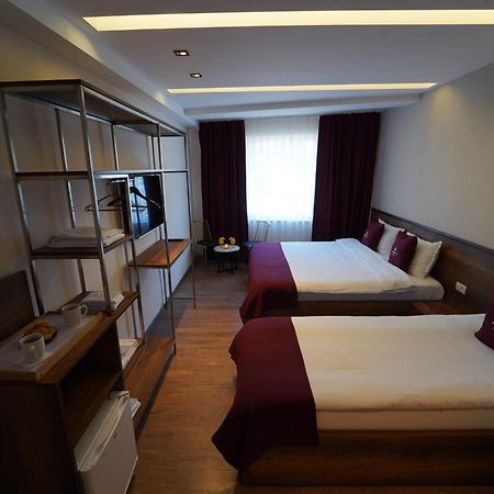 Monarch Hotel Prizren Esterno foto