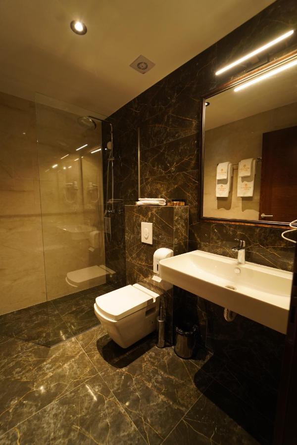 Monarch Hotel Prizren Esterno foto