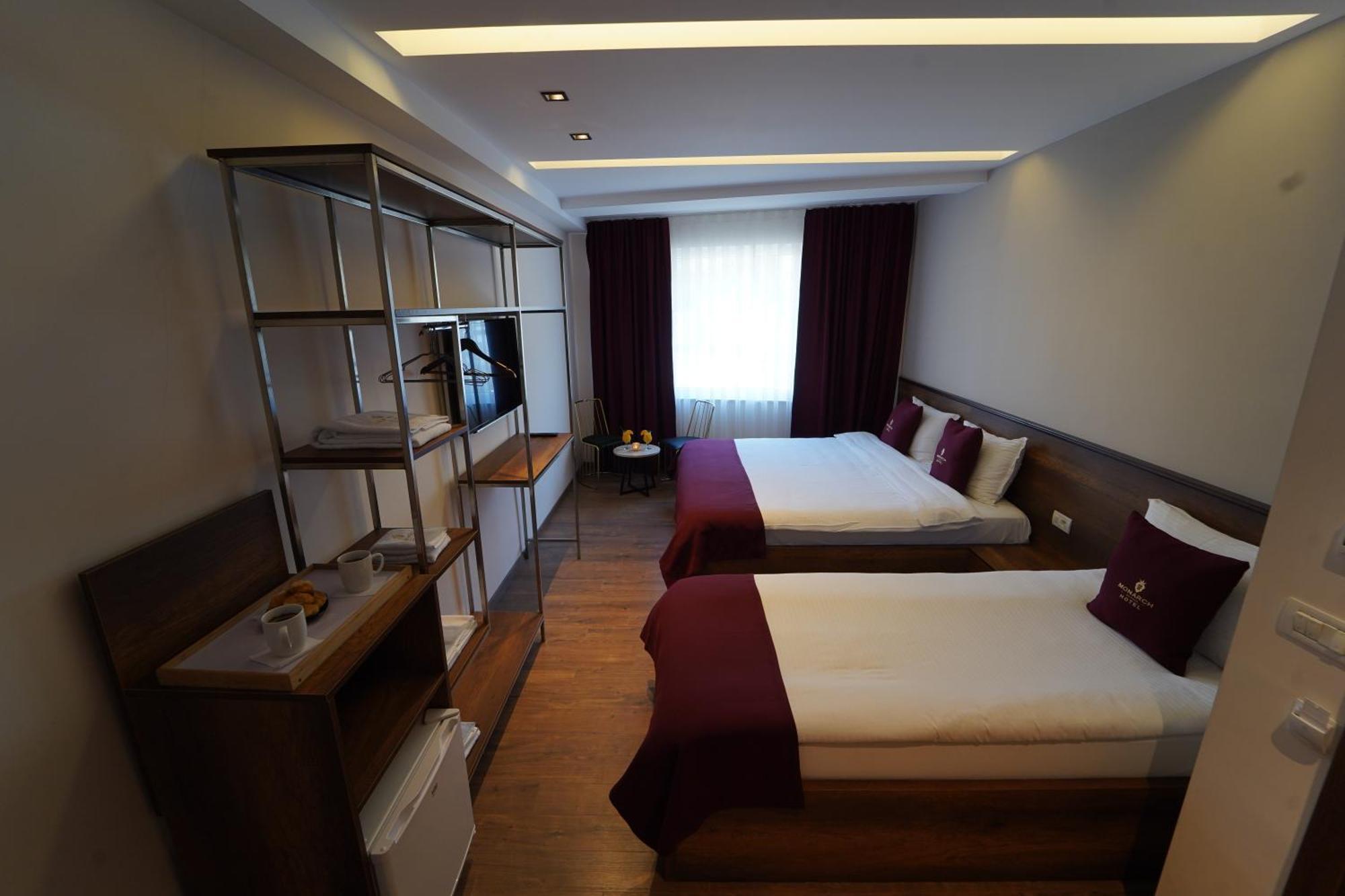 Monarch Hotel Prizren Esterno foto