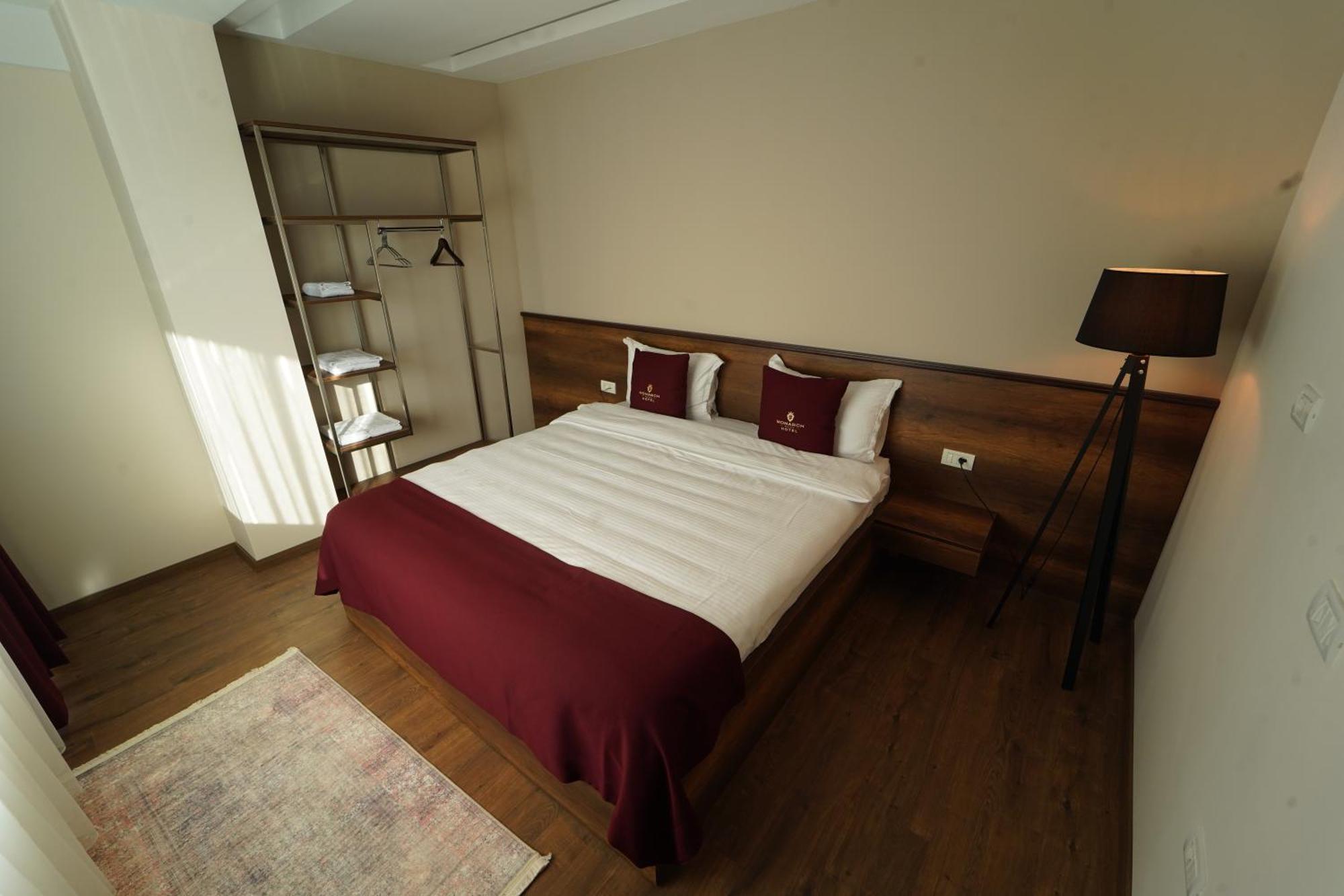 Monarch Hotel Prizren Esterno foto