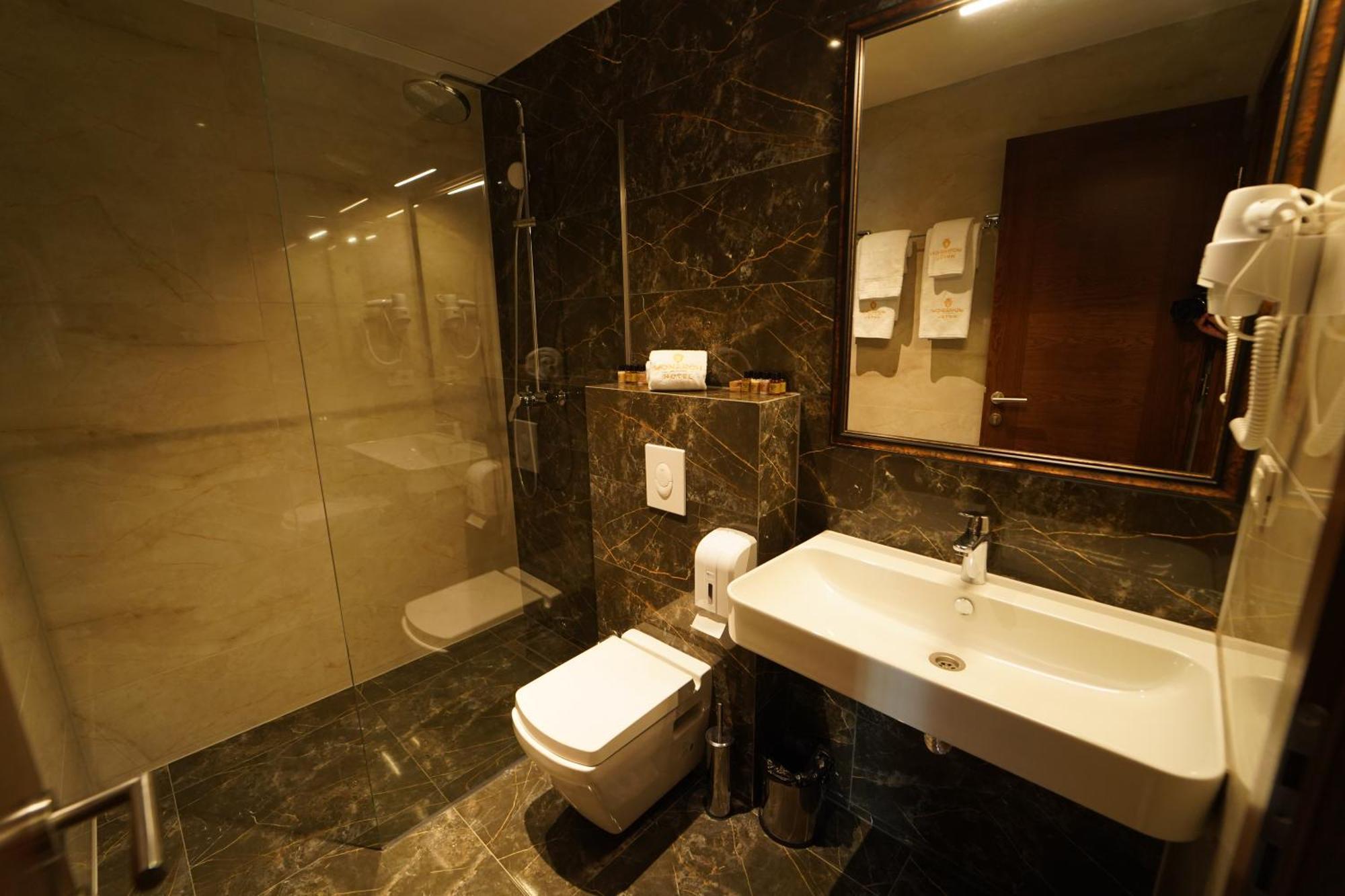 Monarch Hotel Prizren Esterno foto