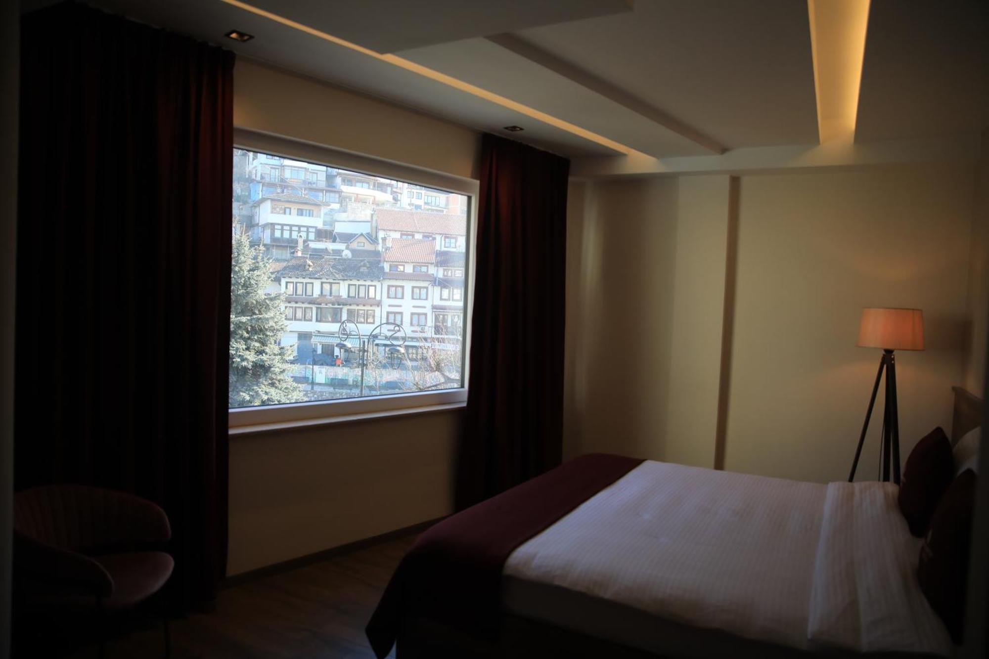 Monarch Hotel Prizren Esterno foto