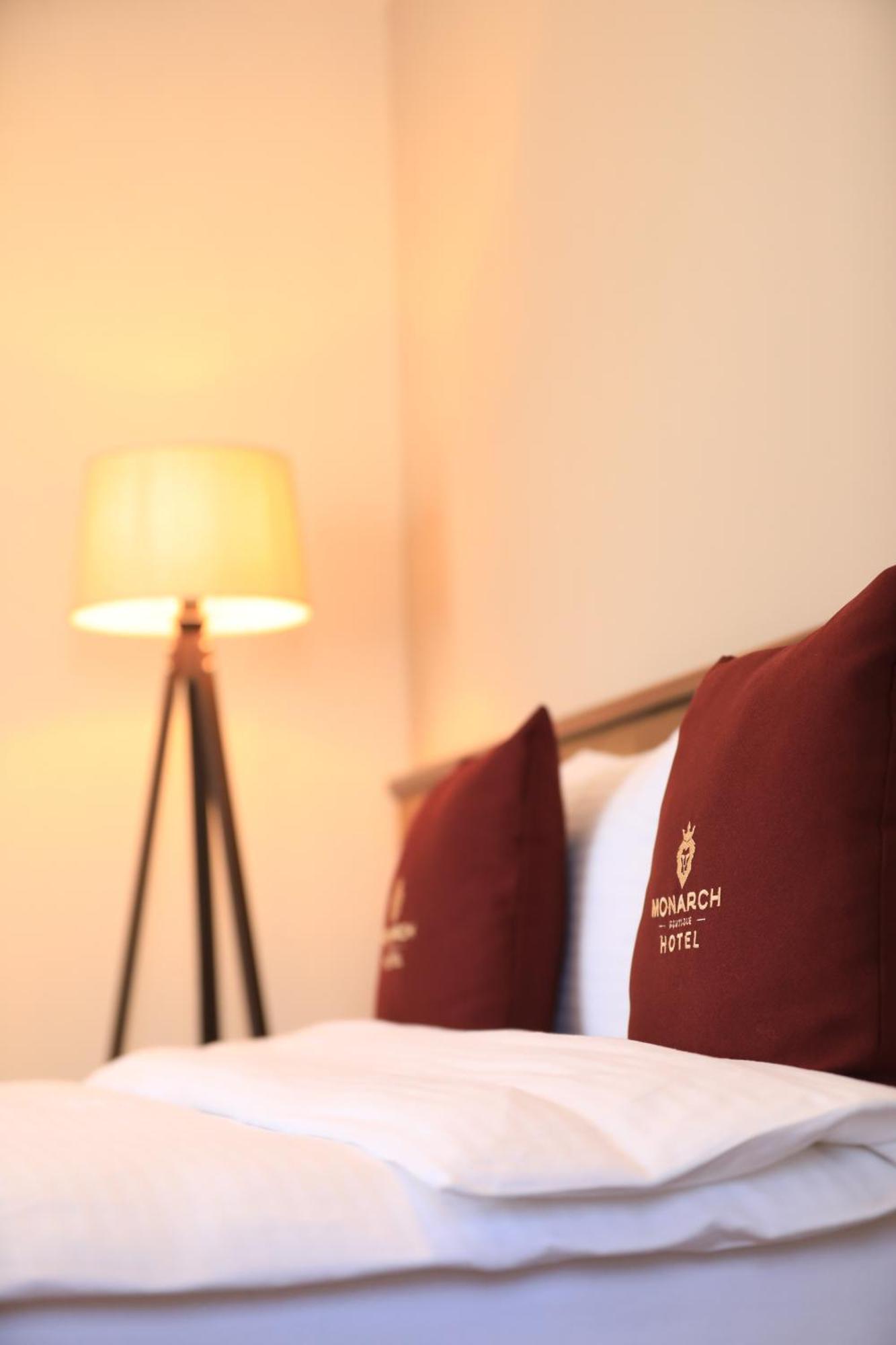 Monarch Hotel Prizren Esterno foto