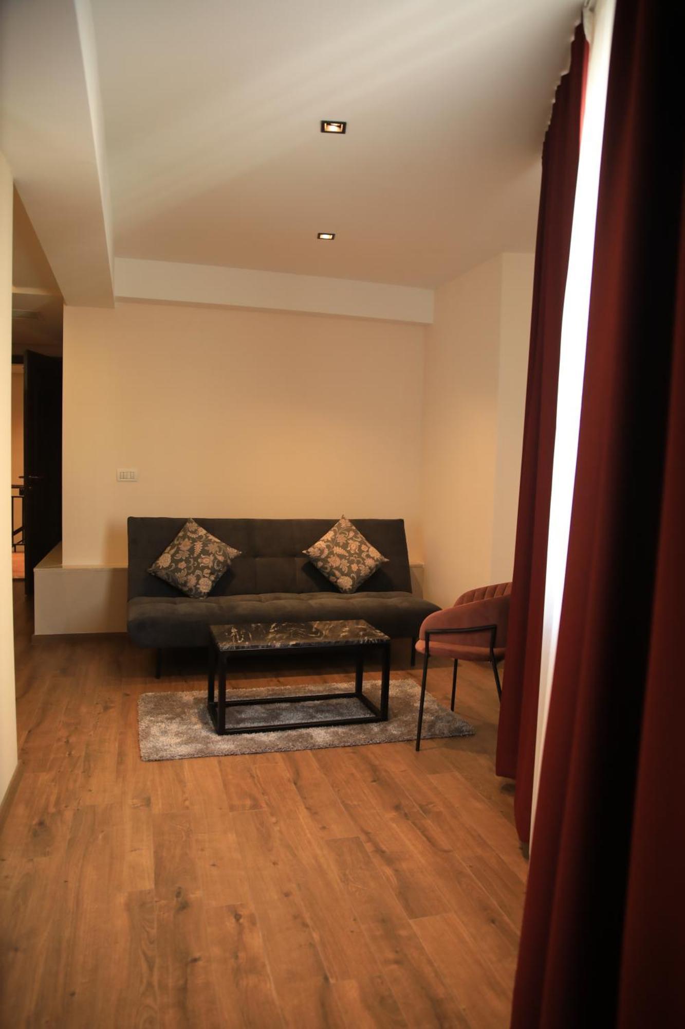 Monarch Hotel Prizren Esterno foto