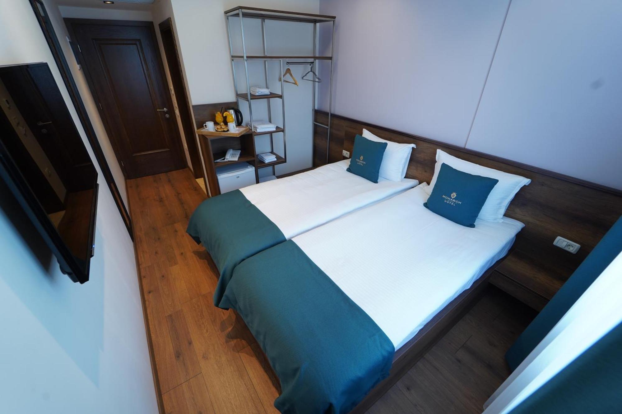 Monarch Hotel Prizren Esterno foto