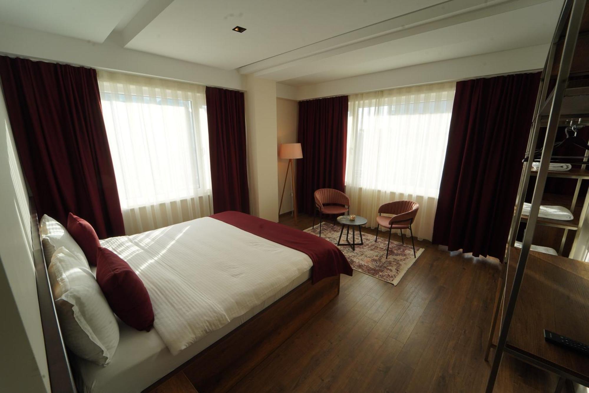 Monarch Hotel Prizren Esterno foto