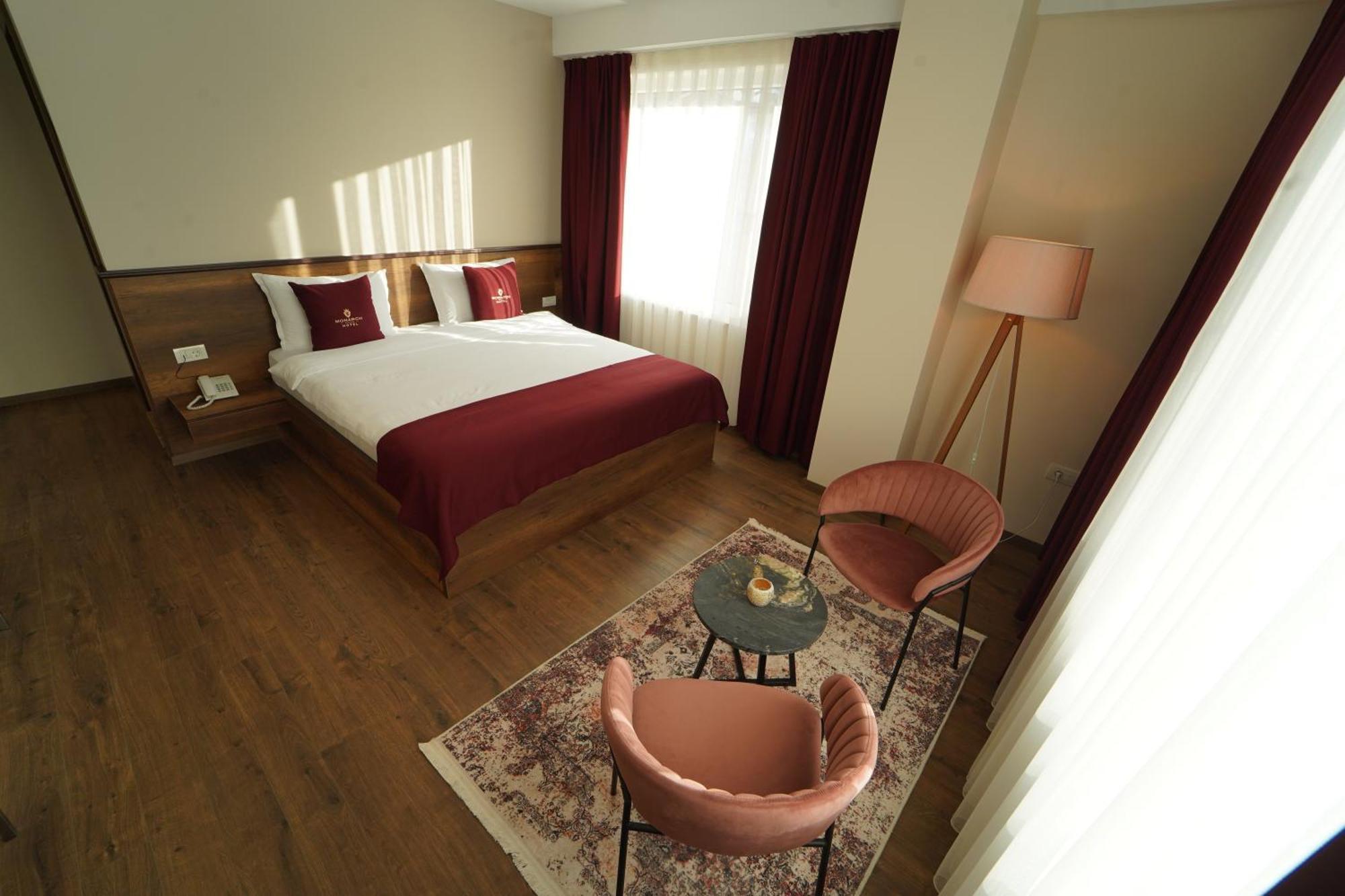 Monarch Hotel Prizren Esterno foto
