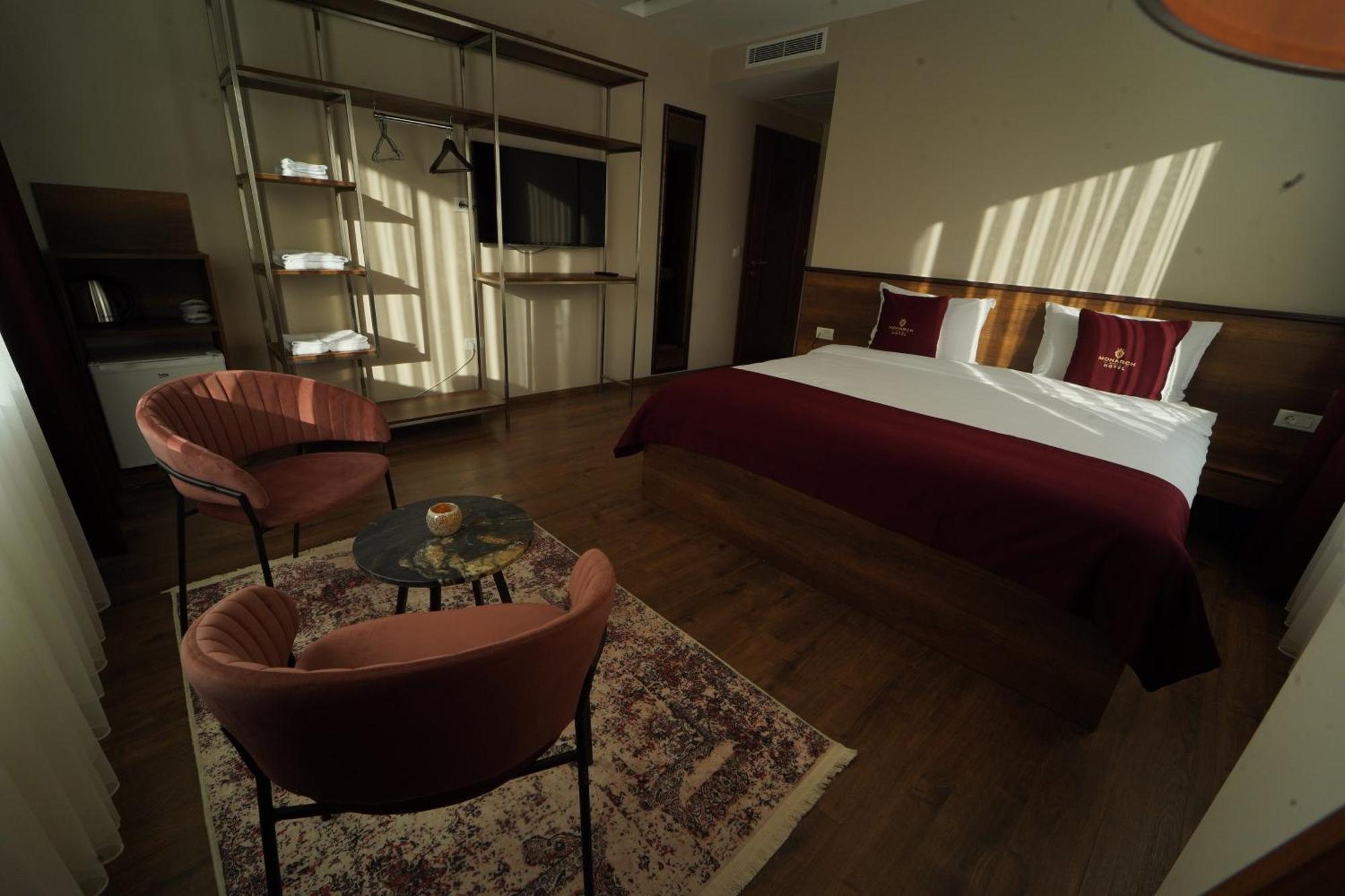 Monarch Hotel Prizren Esterno foto