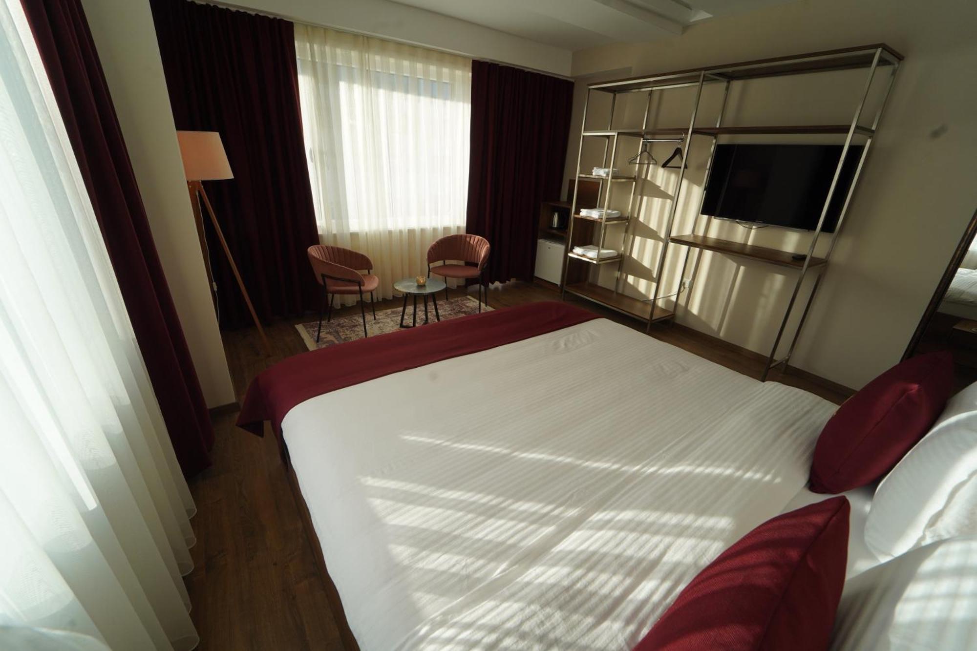 Monarch Hotel Prizren Esterno foto