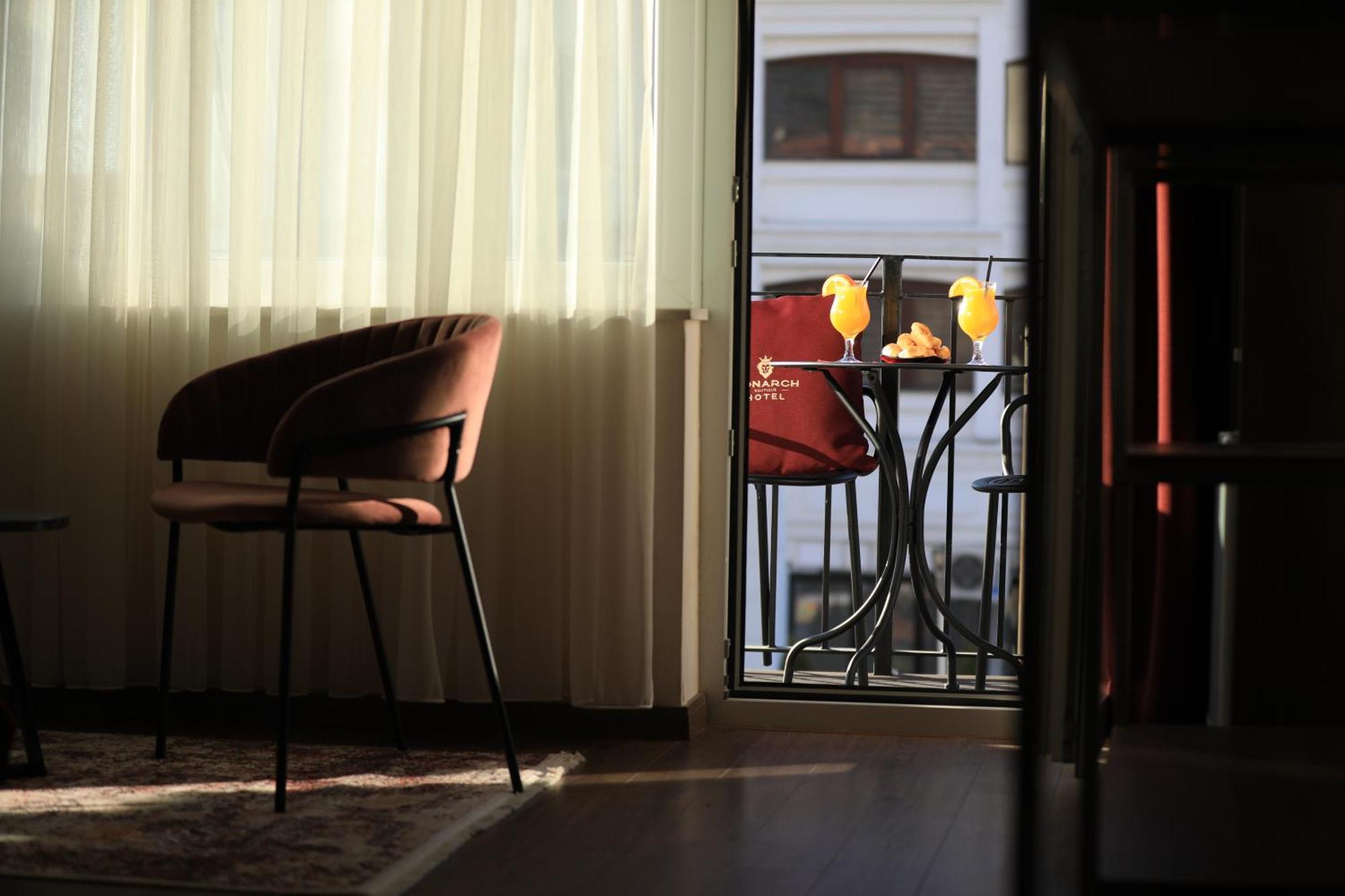 Monarch Hotel Prizren Esterno foto