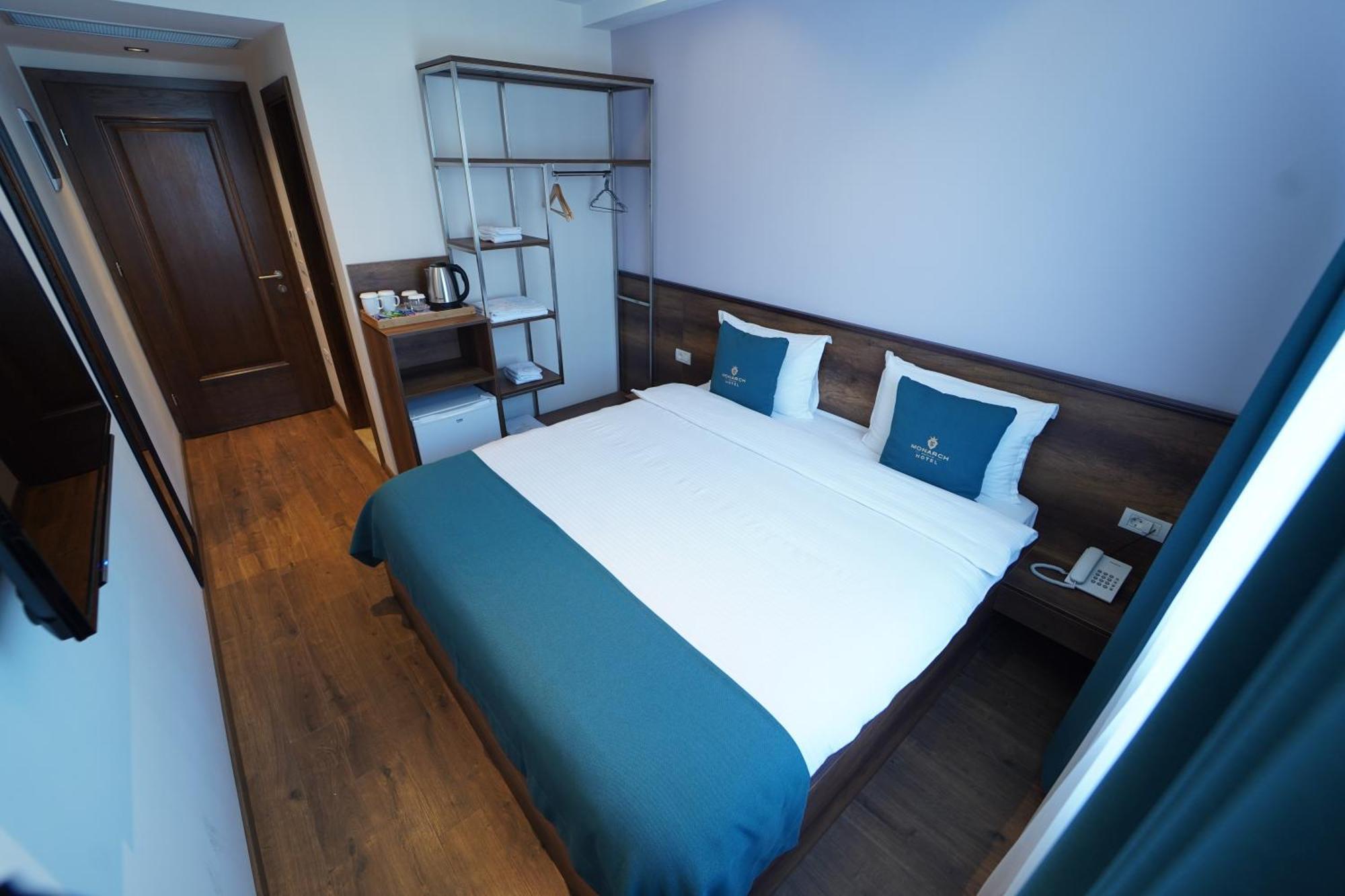Monarch Hotel Prizren Esterno foto