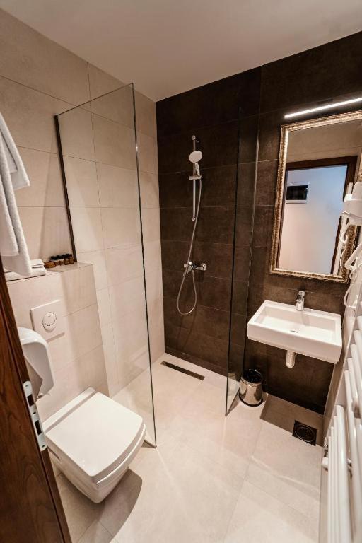 Monarch Hotel Prizren Esterno foto