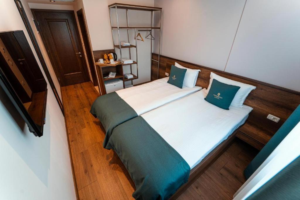 Monarch Hotel Prizren Esterno foto